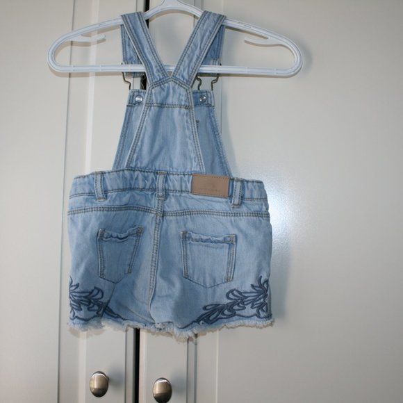 2/$20 Zara baby girl jean overall shorts 9 months - Picture 3 of 16